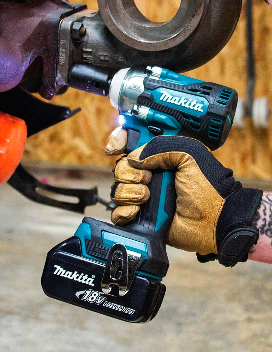 MAKITA DTW300RTJ avvitatore impulsi 18v 2 batterie 5ah brushless 300Nm con valigetta